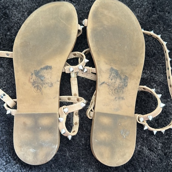 Steve Madden Travel Tan Studded Strappy Ankle Strap Gladiator Boho Sandals 8.5 - Picture 4 of 4